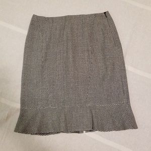 Carlisle Houndstooth Skirt with Peplum Hem - Sz 14